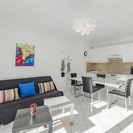 Beautiful Studio With Terrace Apartment