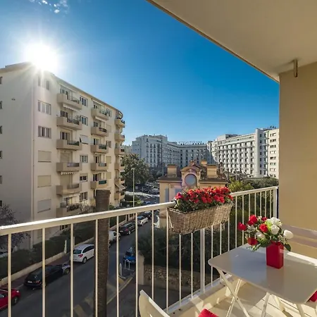 Beautiful Studio With Terrace Apartment